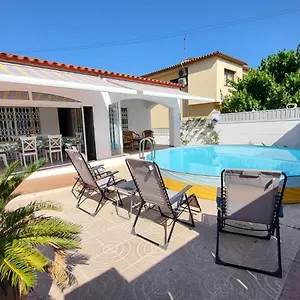  Hébergement de vacances Cosy, Well Equipped House, 5 Min. From The Espagne